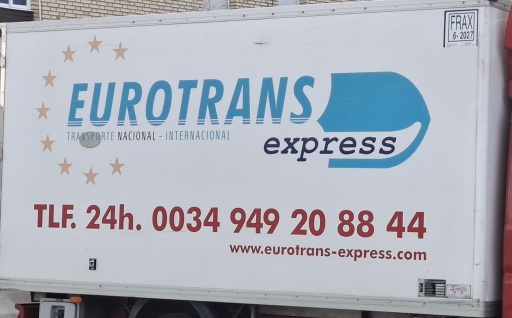 Trailer que dice EuroTrans express